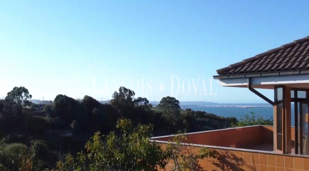 Gijón. La Providencia. Chalet independiente en venta con vistas al mar