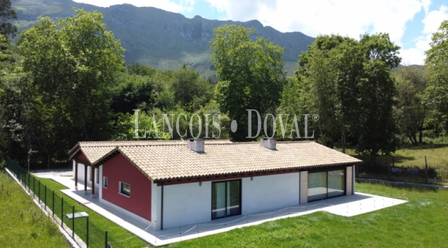  Llanes. La Pereda. Exclusivo Chalet de diseño en venta con vistas a la montaña.