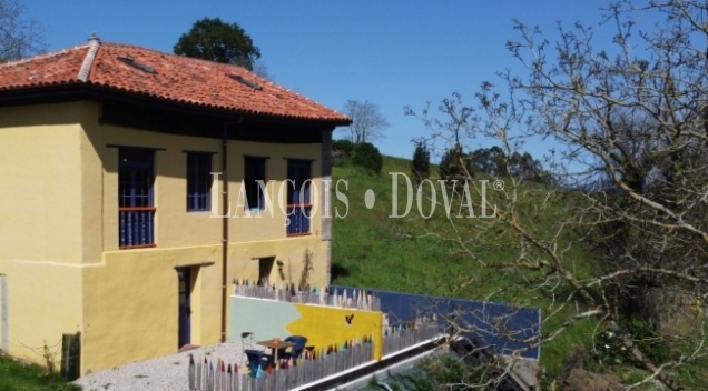 Pravia. Venta Conjunto turístico tradicional asturiano con casa señorial y apartamentos.