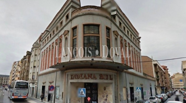 León. Edificio antiguo teatro en venta o alquiler.