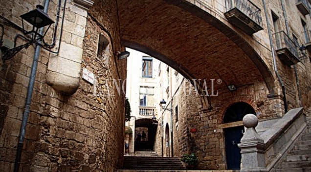 Girona. El Barri Vell y sus propiedades singulares.