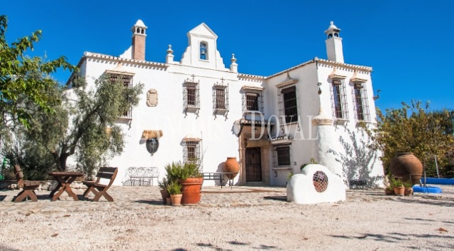 Granada. Finca y cortijo en venta. Montefrio.