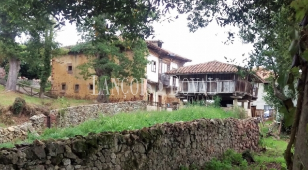 Asturias. Antigua casona en venta. Fresnedo. Concejo De Cabranes.