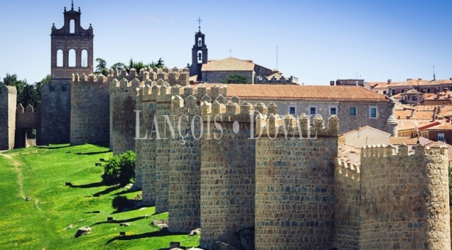 Ávila. Casa señorial en venta. Centro urbano. Cerca murallas.