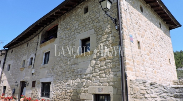 Vitoria. Armiñón. Antigua casa de piedra en venta. Estavillo. Álava.