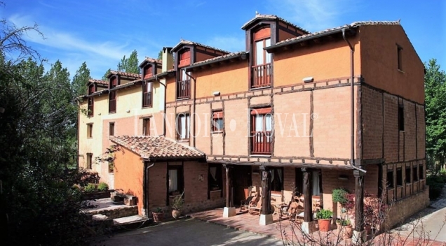 Burgos. Posada en venta. Antiguo molino harinero. Quintanilla del Agua.