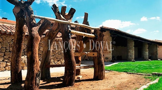 Museo y antigua casa de labranza en alquiler para rodajes y publicidad. Salamanca.