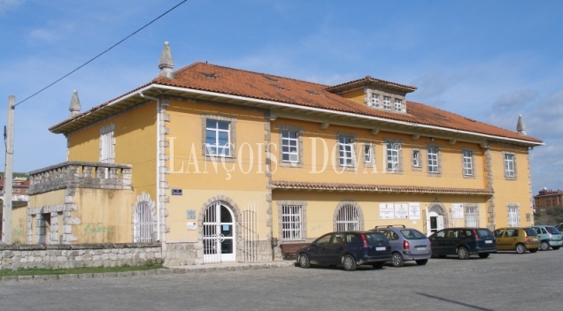 Cantabria. Edificio dotacional en venta. Antigua estación ferrocarril de Bóo Guarnizo.