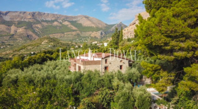 Jaén. Finca olivar en venta. Ideal eventos y hotel rural con encanto.