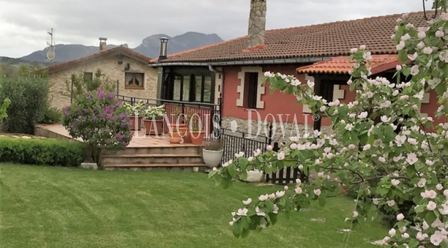 Burgos. Casa rural en venta. Junta de Traslaloma. Comarca de las Merindades.