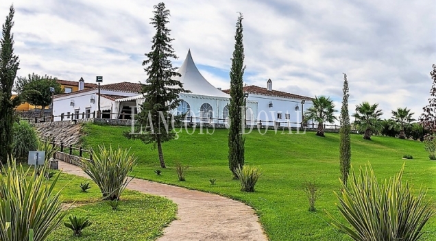 Jerez De Los Caballeros. Hacienda hotel en venta. Restaurante eventos.