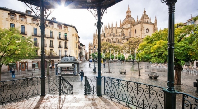 Segovia. Piso en venta junto Catedral y Plaza Mayor. 
