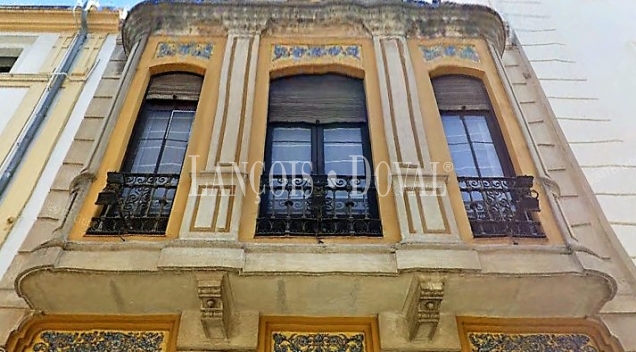 Cáceres. Edificio histórico en venta. Centro urbano. Ideal oficinas o vivienda.