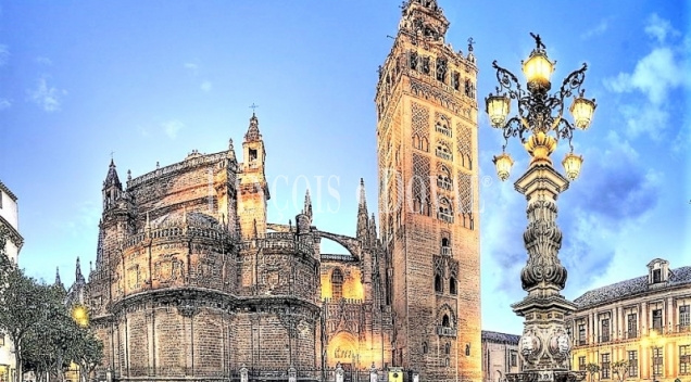 Sevilla. Edificio comercial en venta en el casco histórico.