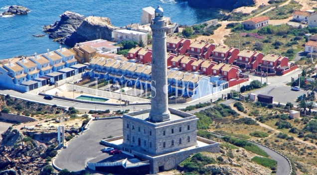 Cabo de Palos. Singular casa en venta junto al faro y a pie de playa.