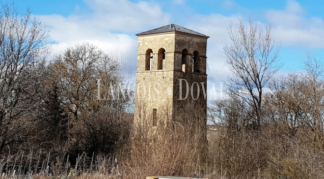 Castilla León. Torre campanario de antigua iglesia en venta.
