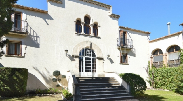 Alt Penedès. Masia casa señorial en venta con licencia alquiler turístico y casa rural. 