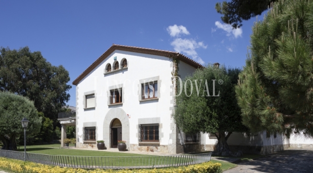 Sant Andreu Llavaneres. Exclusiva masía en venta. Casco Urbano. Ideal hostelería.