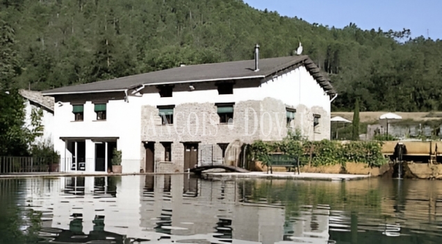 Casa rural en venta en el Prepirineo de Lleida: negocio activo en plena naturaleza