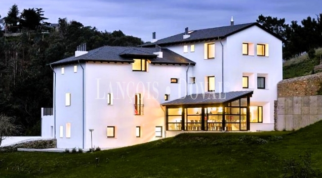 Luarca. Singular Hotel rural con encanto en venta en la playa de Portizuelo 