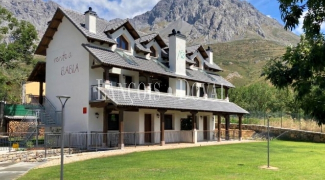 León. Apartamentos turísticos en venta. Babia. Torrebarrio Peña Ubiña