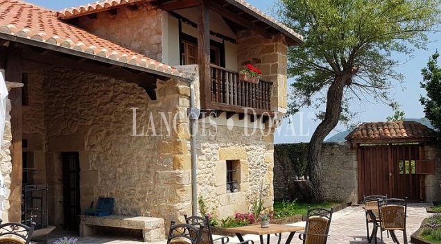 Cantabria. Miengo. Una singular casa rural en venta en el Camino del Norte