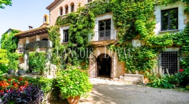 Gran finca histórica con masía modernista en venta en Llagostera Girona