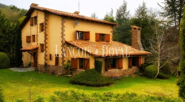 Chalet de montaña en venta en el Ripollès: una propiedad singular con espectaculares vistas y máxima privacidad