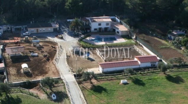 Cubelles. Barcelona. Finca en venta. Ideal hípica particular.