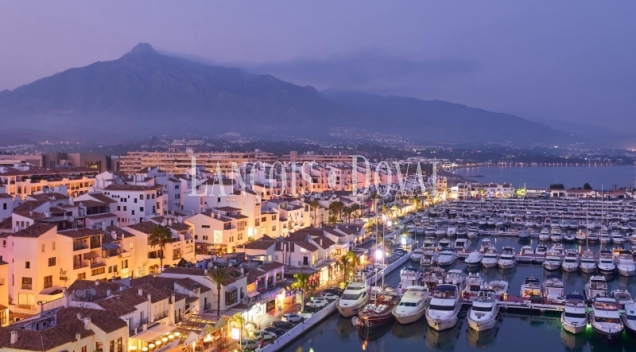 Puerto Banús. Marbella. Local Comercial en Zona Premium. Actualmente sala de fiestas exclusiva.