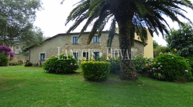 Barreiros. Lugo. Antigua casona en Venta con vistas al mar
