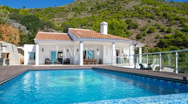 Mijas. Exclusiva villa en venta con vistas panorámicas al mar.