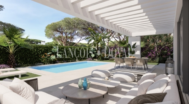 Mijas. Calahonda. Villas de  lujo en venta  con jardín y  piscina.