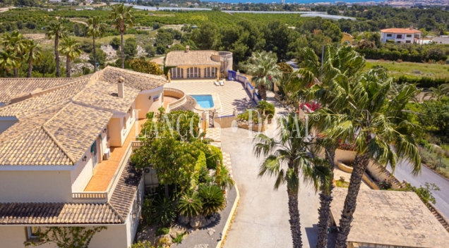 Alicante. Exclusiva finca en venta con vistas al mar. Alfàz Del Pi