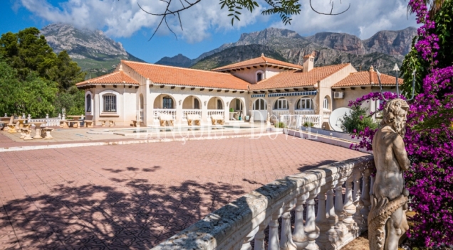 Alicante. La Nucia. Finca única y exclusiva en venta en entorno privilegiado