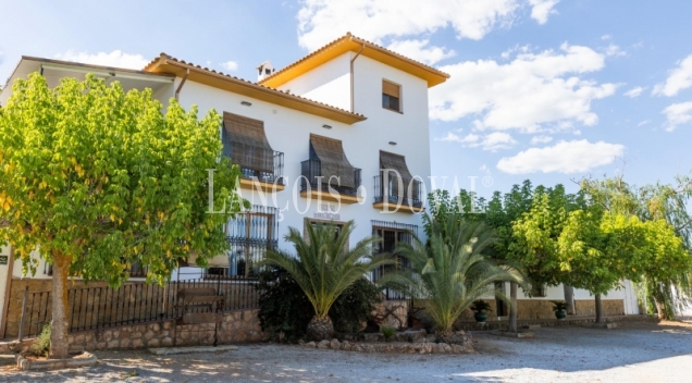 Jaén. Hacienda en venta con complejo turístico y eventos. Sierra de Cazorla.