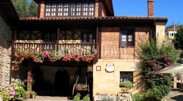 Cantabria. Casona de piedra en venta reconvertida en Posada Rural.