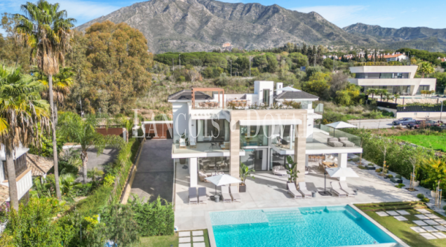 Marbella. Lomas del Marqués. Venta Villa de Obra Nueva cerca del Centro