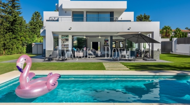 Benahavís. Atalaya. Villa moderna en venta entre Marbella y Estepona.