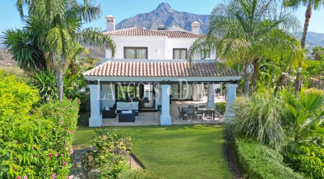 Marbella. Las Lomas. Magnífica Villa en venta cerca de Centro y de la Playa