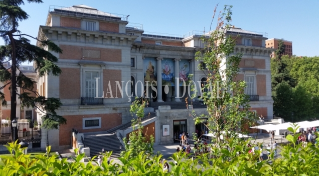 Madrid. Zona Jerónimos. Piso señorial en venta. Ubicación única.