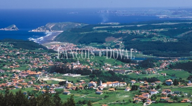 Asturias. Muros de Nalón. Suelo residencial para promoción inmobiliaria 32 chalets.