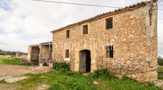 Artà, Mallorca. Gran finca rústica en venta con casa para reformar.