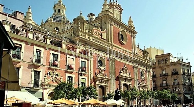 Sevilla. Edificio singular en venta. Apartamentos turísticos. Casco histórico.