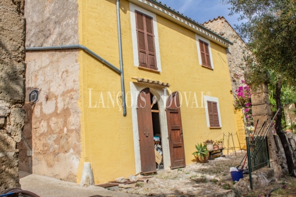 Mallorca. Una singular Casa rústica en venta en Andratx