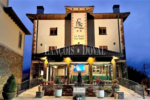 Picos de Europa. Hotel rural en venta. Nacimiento río Sella. León