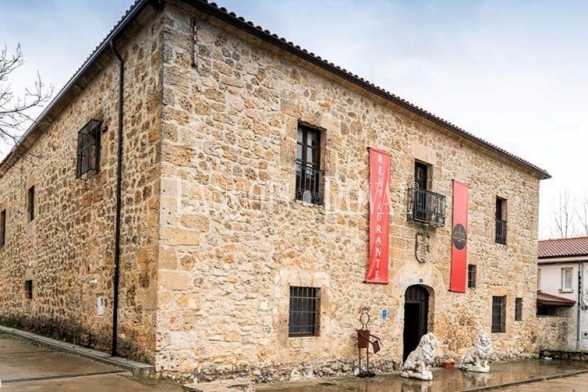 Soria. Alquiler del Palacio de Alcubilla de Avellaneda.