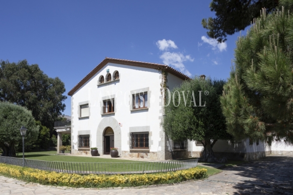 Sant Andreu Llavaneres. Exclusiva masía en venta. Casco Urbano. Ideal hostelería.