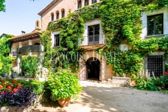 Gran finca histórica con masía modernista en venta en Llagostera Girona