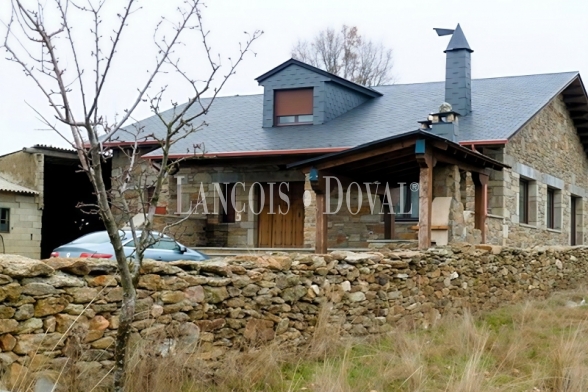 Casa rústica con encanto en venta. Sagallos de la Carballeda. Sierra de la Culebra